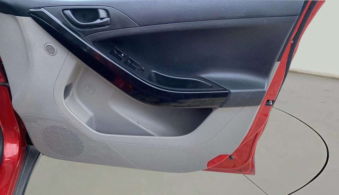 2019 Tata NEXON XM PETROL, Petrol, Manual, 30,164 km, Driver Side Door Panels Control