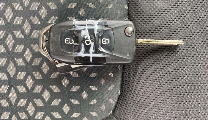 2019 Tata NEXON XM PETROL, Petrol, Manual, 30,164 km, Key Close Up