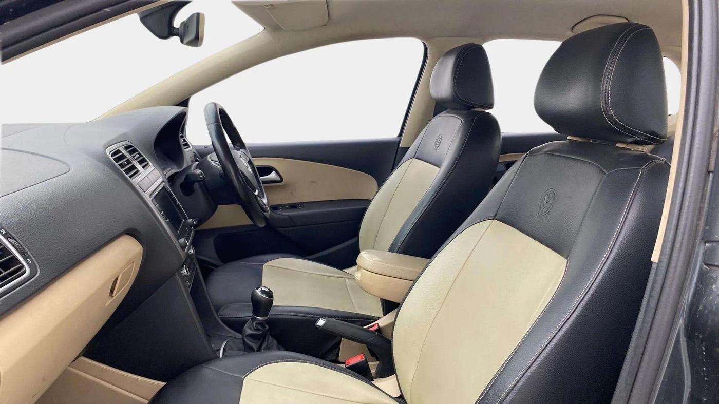 2017 Volkswagen Ameo HIGHLINE1.2L PLUS 16 ALLOY, Petrol, Manual, 98,075 km, Right Side Front Door Cabin