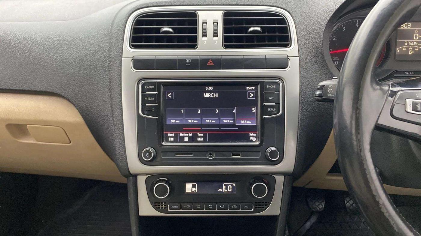 2017 Volkswagen Ameo HIGHLINE1.2L PLUS 16 ALLOY, Petrol, Manual, 98,075 km, Air Conditioner