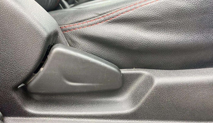 2020 Renault Kwid RXL 1.0 AMT, Petrol, Automatic, 71,419 km, Driver Side Adjustment Panel