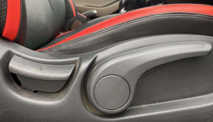 2019 Hyundai Elite i20 ASTA 1.2 (O), Petrol, Manual, 38,249 km, Driver Side Adjustment Panel