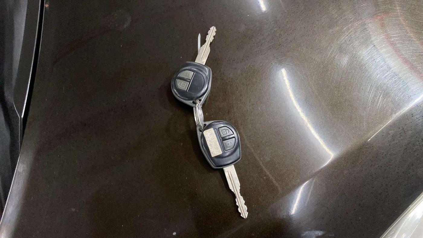 2015 Maruti Swift Dzire VXI, Petrol, Manual, 35,029 km, Key Close Up
