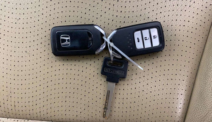 2015 Honda City 1.5L I-VTEC VX, Petrol, Manual, 52,490 km, Key Close Up