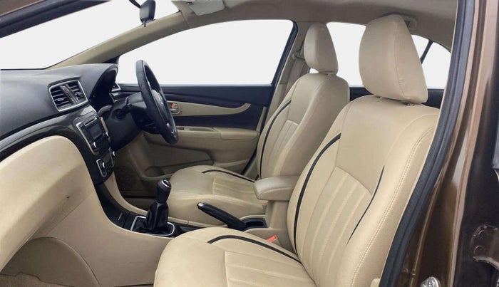 2016 Maruti Ciaz VXI+, Petrol, Manual, 72,592 km, Right Side Front Door Cabin