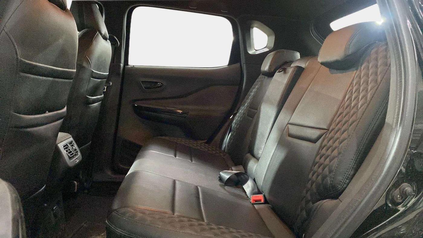 2023 Nissan MAGNITE Kuro Edition 1.0  MT , Petrol, Manual, 14,790 km, Right Side Rear Door Cabin