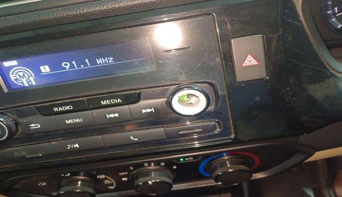 2019 Honda Amaze 1.2L I-VTEC S, Petrol, Manual, 22,371 km, Infotainment system - Button has minor damage