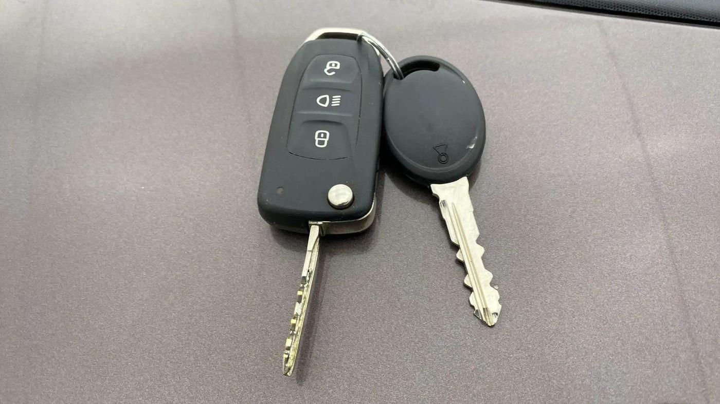 2018 Tata Tiago XT PETROL, Petrol, Manual, 26,045 km, Key Close Up