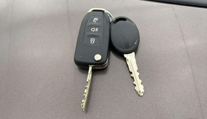 2018 Tata Tiago XT PETROL, Petrol, Manual, 26,045 km, Key Close Up
