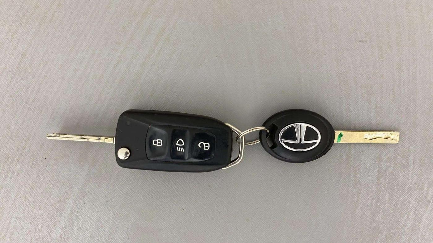 2020 Tata Tiago XZ PLUS DUAL TONE PETROL, Petrol, Manual, 16,510 km, Key Close Up