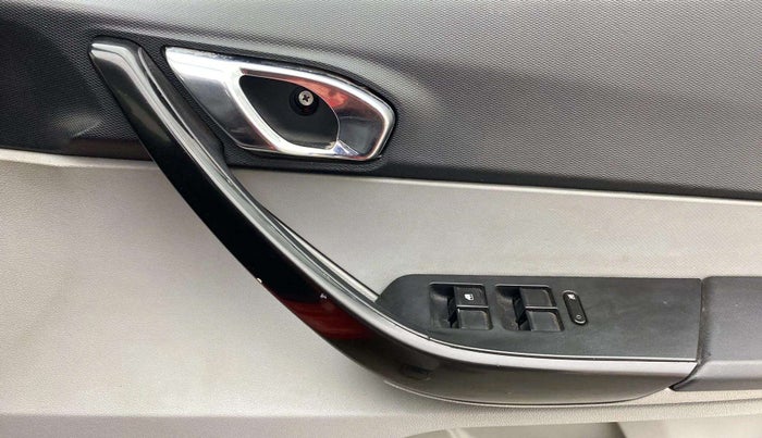 2020 Tata Tiago XZ PLUS DUAL TONE PETROL, Petrol, Manual, 16,510 km, Driver Side Door Panels Control
