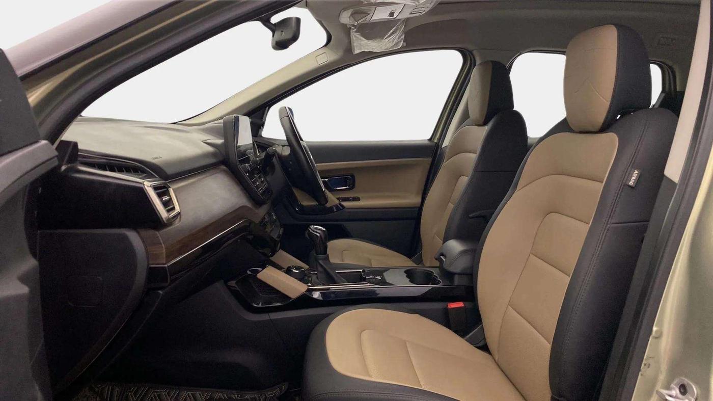2022 Tata Safari XZA PLUS KAZIRANGA, Diesel, Automatic, 37,536 km, Right Side Front Door Cabin