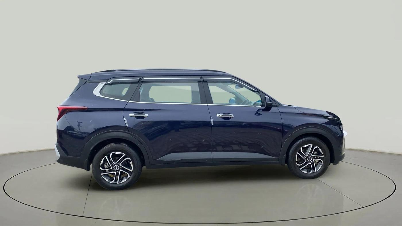 2023 KIA CARENS PRESTIGE PLUS 1.5 PETROL IMT 7 STR, Petrol, Manual, 5,228 km, Right Side