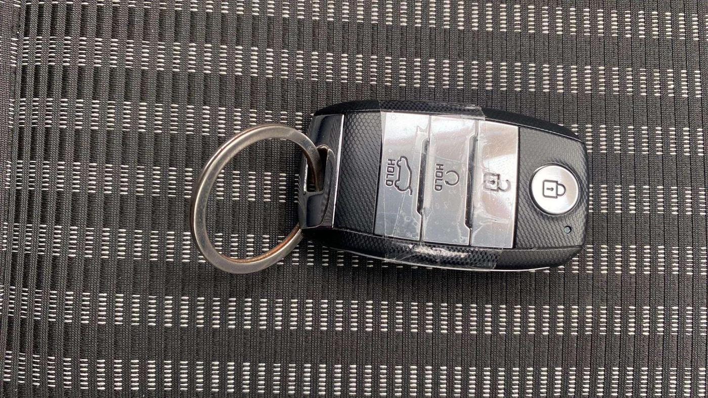 2023 KIA CARENS PRESTIGE PLUS 1.5 PETROL IMT 7 STR, Petrol, Manual, 5,228 km, Key Close Up