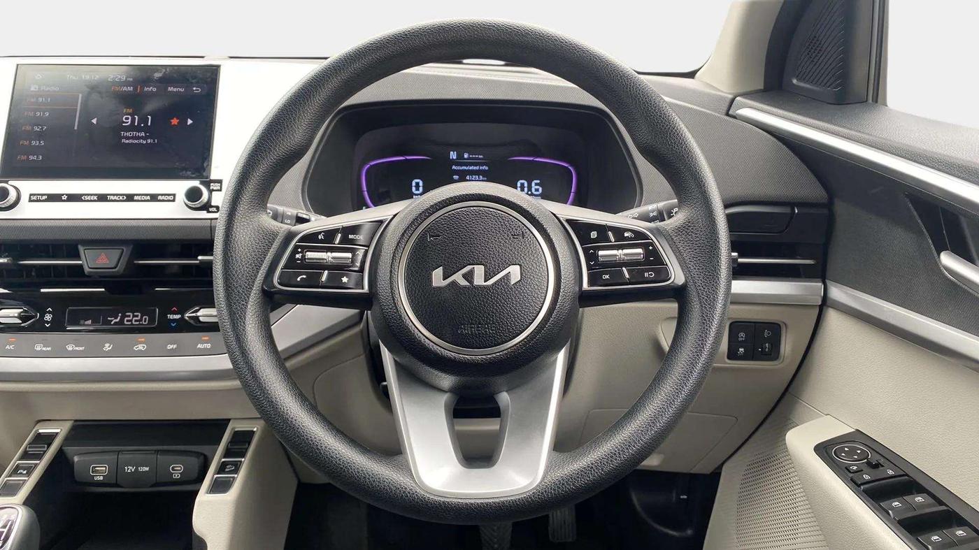 2023 KIA CARENS PRESTIGE PLUS 1.5 PETROL IMT 7 STR, Petrol, Manual, 5,228 km, Steering Wheel Close Up