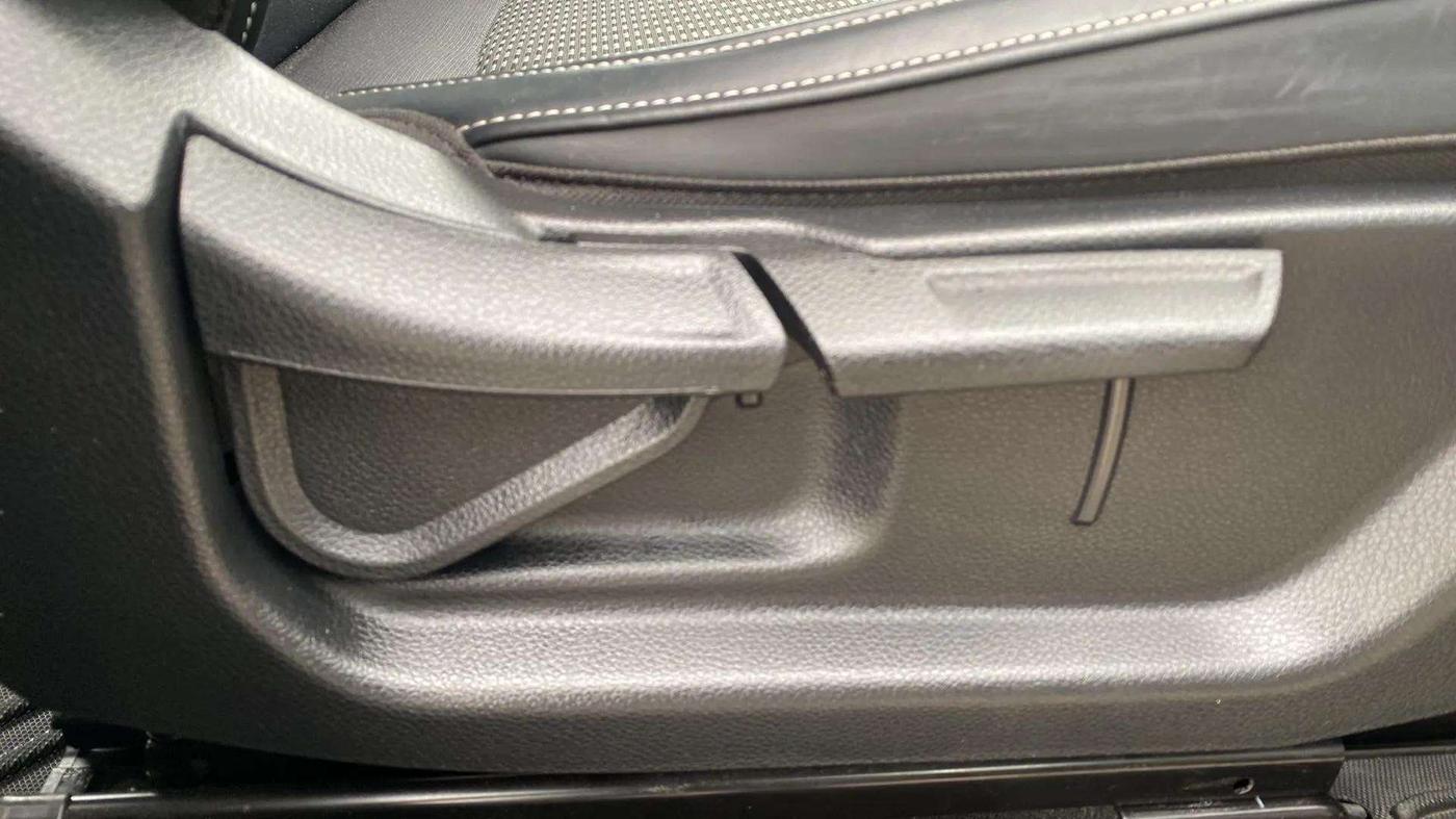 2023 KIA CARENS PRESTIGE PLUS 1.5 PETROL IMT 7 STR, Petrol, Manual, 5,228 km, Driver Side Adjustment Panel