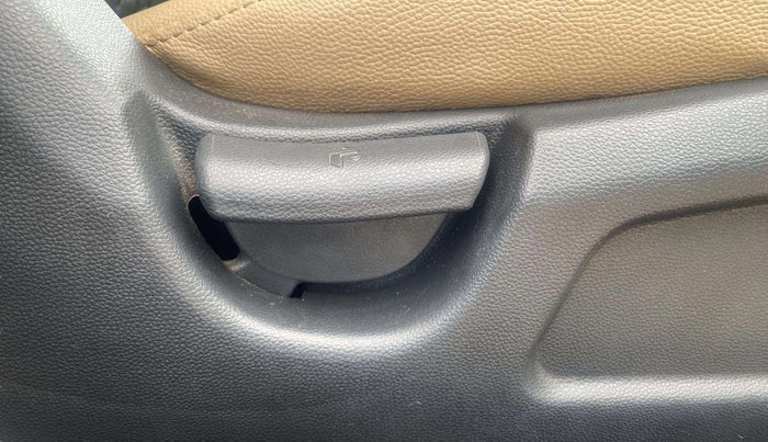 2019 Hyundai Elite i20 MAGNA PLUS 1.2, Petrol, Manual, 39,597 km, Driver Side Adjustment Panel