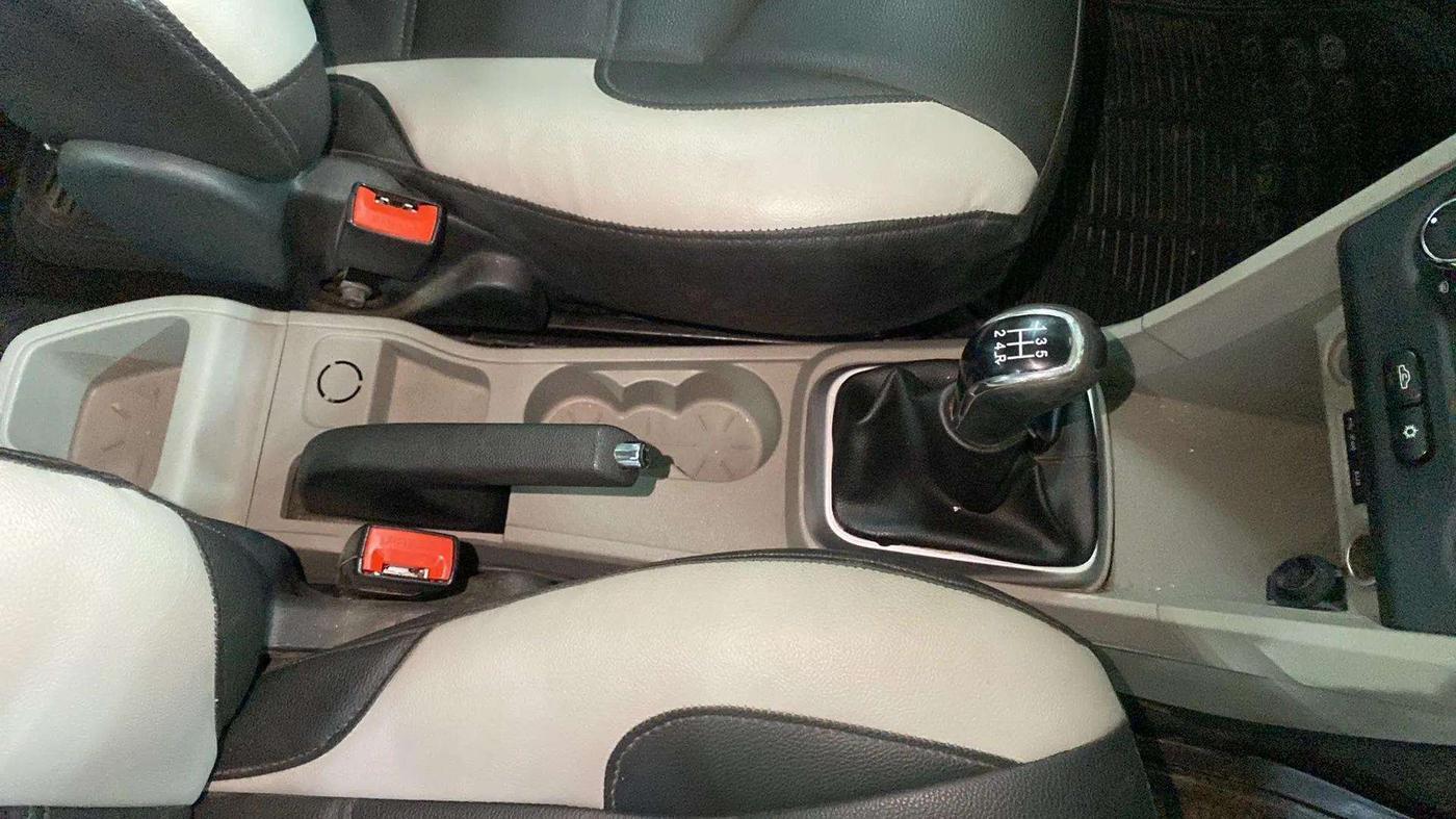 2016 Tata Tiago XT PETROL, Petrol, Manual, 40,815 km, Gear Lever