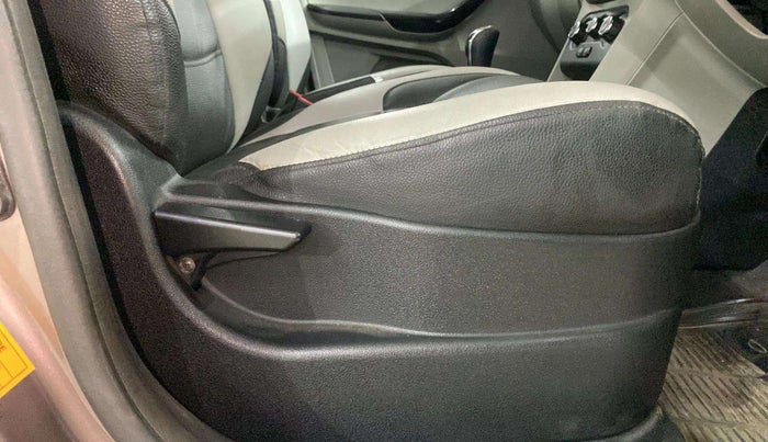 2016 Tata Tiago XT PETROL, Petrol, Manual, 40,815 km, Driver Side Adjustment Panel