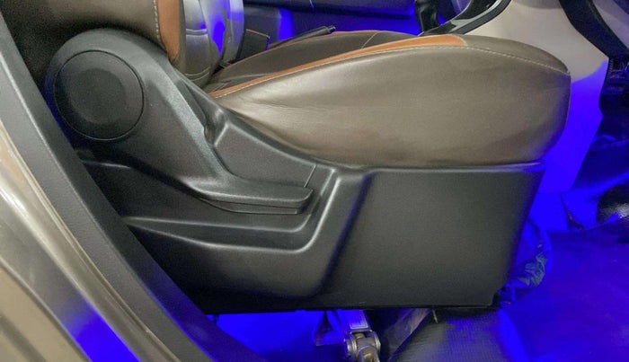2021 Maruti New Wagon-R LXI CNG 1.0, CNG, Manual, 44,735 km, Driver Side Adjustment Panel