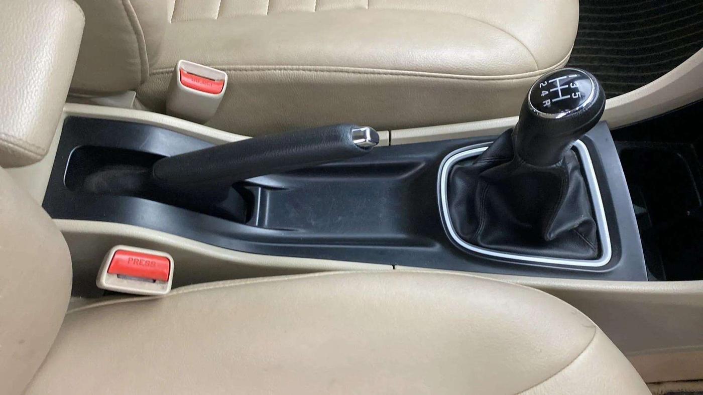 2019 Maruti Ciaz DELTA 1.5 SHVS MT PETROL, Petrol, Manual, 34,098 km, Gear Lever
