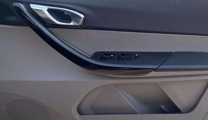 2018 Tata Tiago XZ PETROL, Petrol, Manual, 49,515 km, Driver Side Door Panels Control