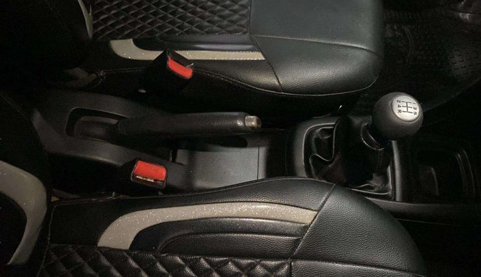 2017 Maruti Swift ZXI, Petrol, Manual, 81,926 km, Gear Lever