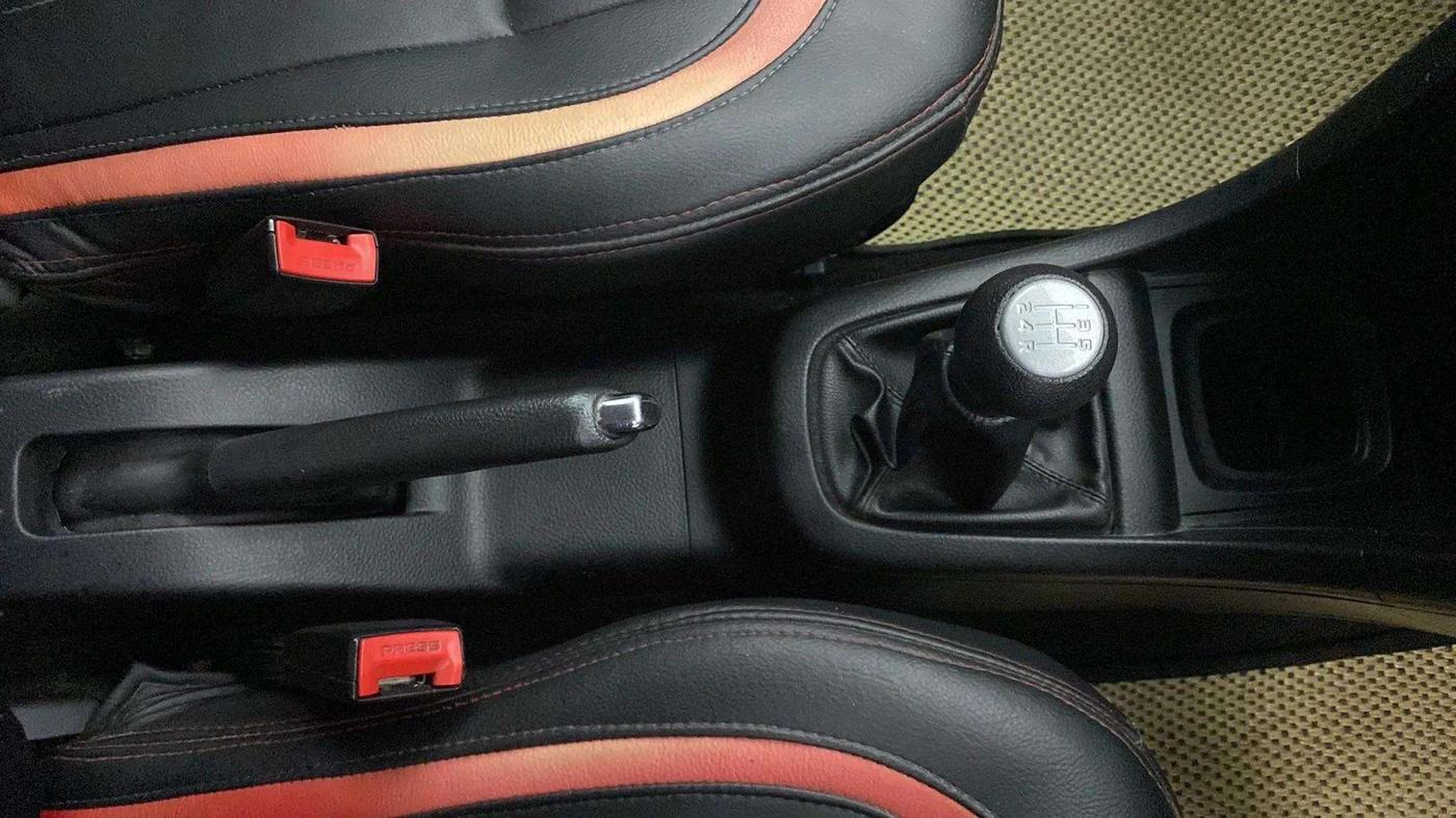 2013 Maruti Swift VXI, Petrol, Manual, 90,529 km, Gear Lever