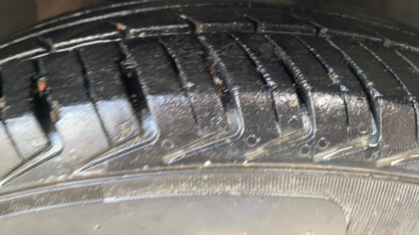 2013 Hyundai i10 MAGNA 1.1, Petrol, Manual, 49,099 km, Right Front Tyre Tread