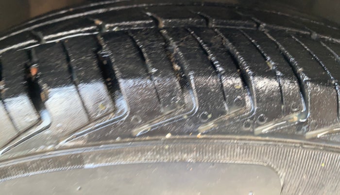 2013 Hyundai i10 MAGNA 1.1, Petrol, Manual, 49,036 km, Right Front Tyre Tread