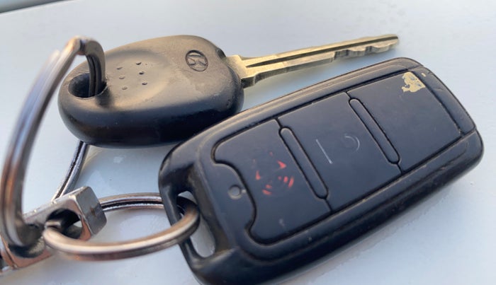 2013 Hyundai i10 MAGNA 1.1, Petrol, Manual, 49,036 km, Key Close Up