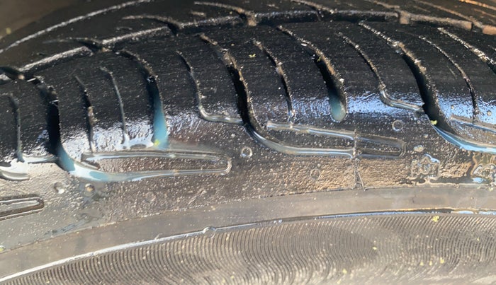 2013 Hyundai i10 MAGNA 1.1, Petrol, Manual, 49,036 km, Left Front Tyre Tread