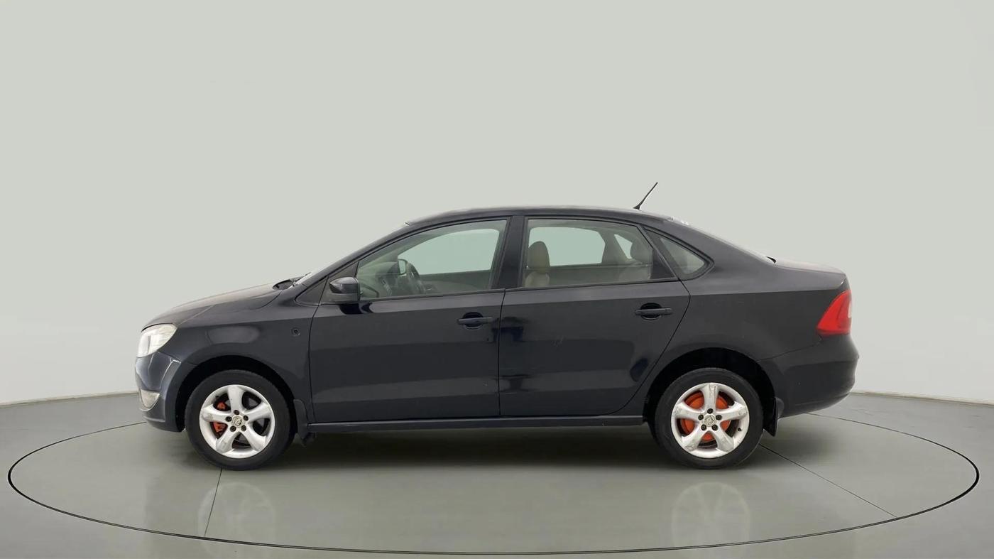 2013 Skoda Rapid ELEGANCE 1.6 TDI CR MT, Diesel, Manual, 1,21,208 km, Left Side