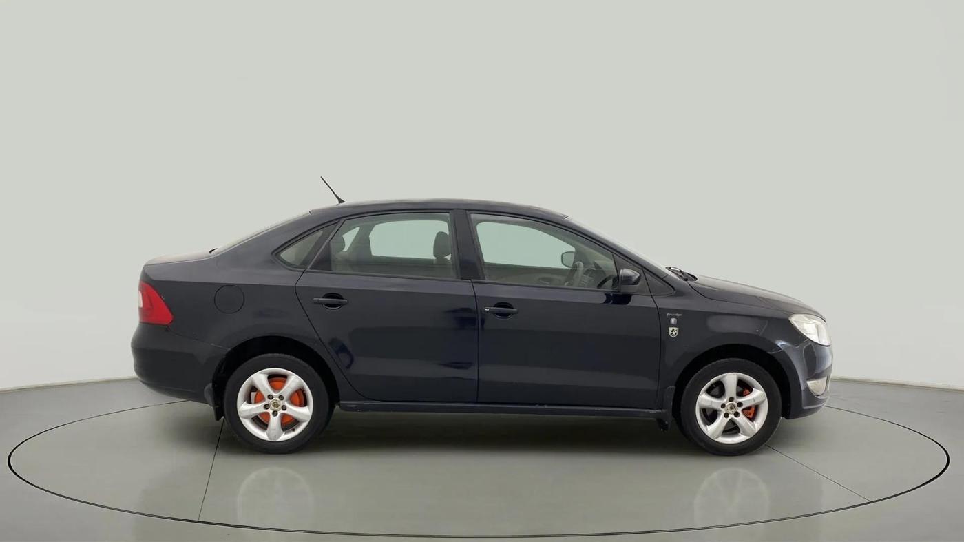 2013 Skoda Rapid ELEGANCE 1.6 TDI CR MT, Diesel, Manual, 1,21,208 km, Right Side View