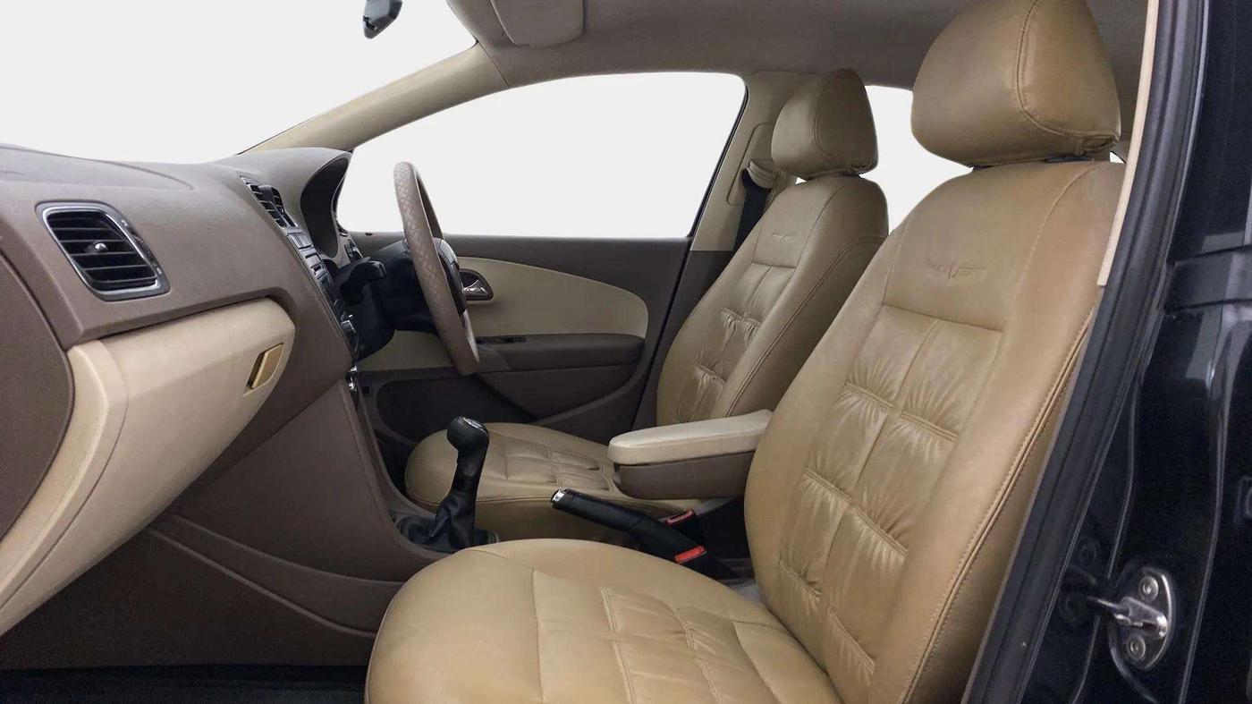 2013 Skoda Rapid ELEGANCE 1.6 TDI CR MT, Diesel, Manual, 1,21,208 km, Right Side Front Door Cabin