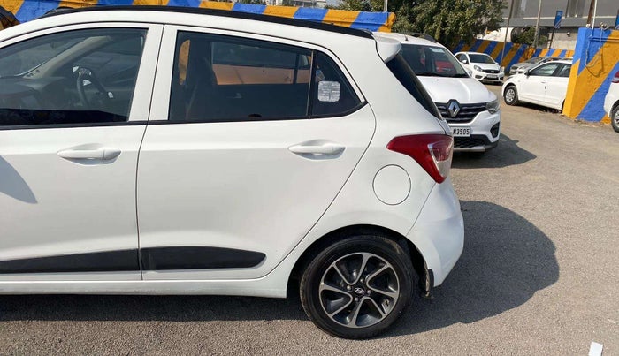 2017 Hyundai Grand i10 SPORTZ (O) AT 1.2 KAPPA VTVT, CNG, Automatic, 34,914 km, Rear left door - Minor scratches