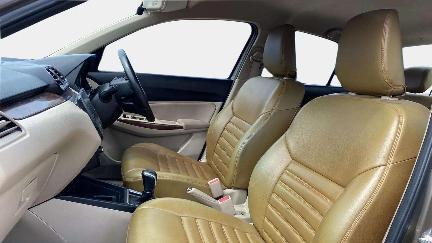 2018 Maruti Dzire ZXI AMT, Petrol, Automatic, 47,844 km, Right Side Front Door Cabin