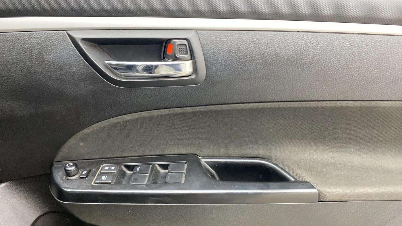 2017 Maruti Swift VXI O, Petrol, Manual, 17,898 km, Driver Side Door Panels Control