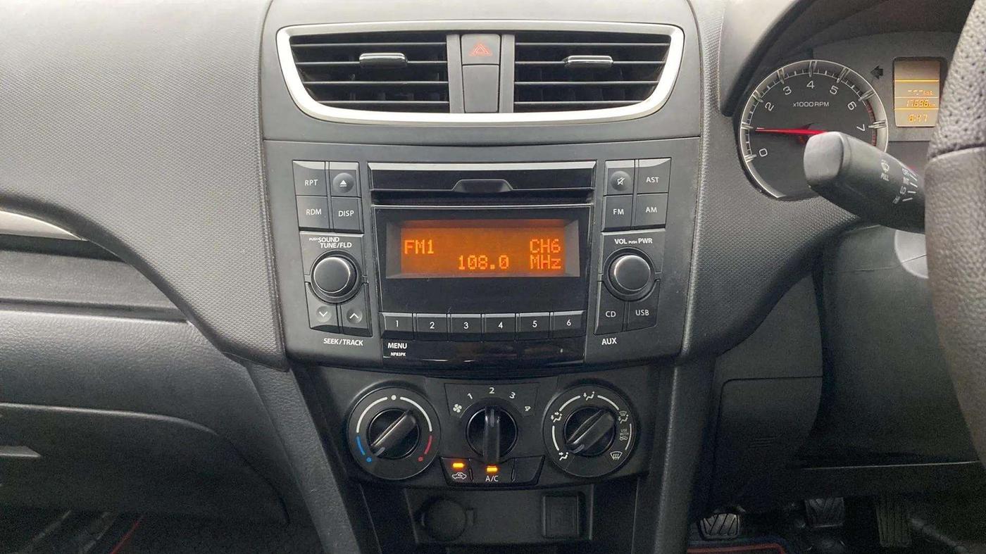 2017 Maruti Swift VXI O, Petrol, Manual, 17,898 km, Air Conditioner