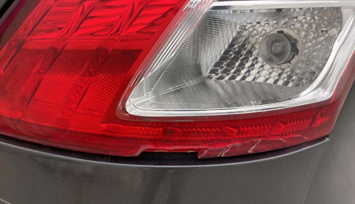 2017 Maruti Swift VXI O, Petrol, Manual, 17,898 km, Right tail light - Minor damage