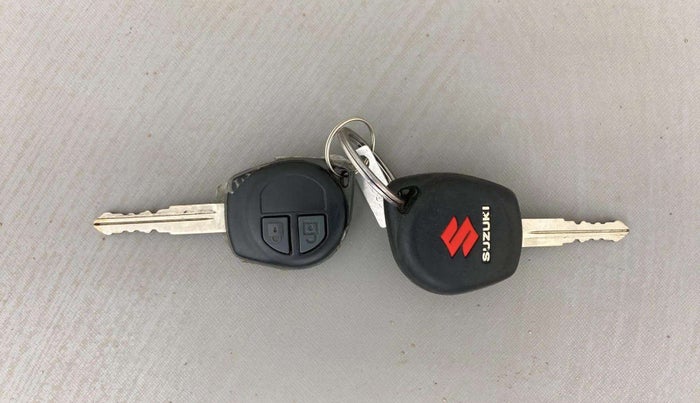2017 Maruti Swift VXI O, Petrol, Manual, 17,898 km, Key Close Up