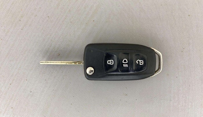 2018 Tata NEXON XM PETROL, Petrol, Manual, 82,532 km, Key Close Up