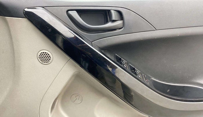 2018 Tata NEXON XM PETROL, Petrol, Manual, 82,532 km, Driver Side Door Panels Control