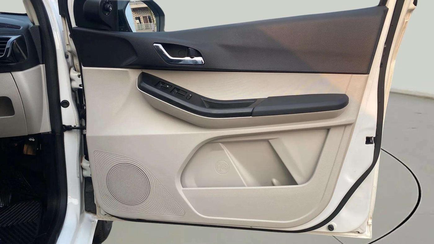 2022 Tata Tiago XZ PLUS CNG, CNG, Manual, 34,103 km, Driver Side Door Panels Control