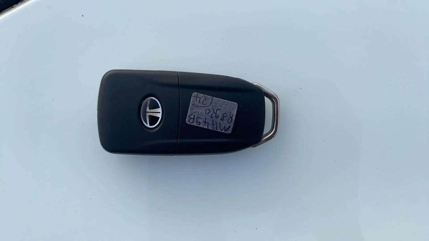 2022 Tata Tiago XZ PLUS CNG, CNG, Manual, 34,103 km, Key Close Up