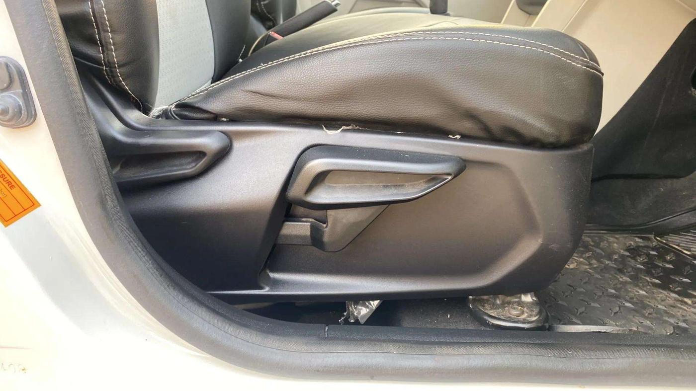 2022 Tata Tiago XZ PLUS CNG, CNG, Manual, 34,103 km, Driver Side Adjustment Panel