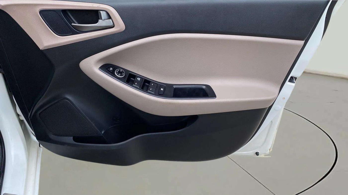 2017 Hyundai Elite i20 ASTA 1.4 CRDI, Diesel, Manual, 89,434 km, Driver Side Door Panels Control