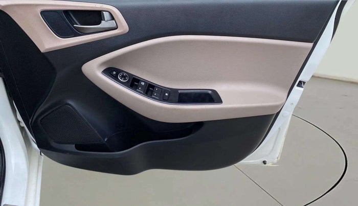 2017 Hyundai Elite i20 ASTA 1.4 CRDI, Diesel, Manual, 89,434 km, Driver Side Door Panels Control