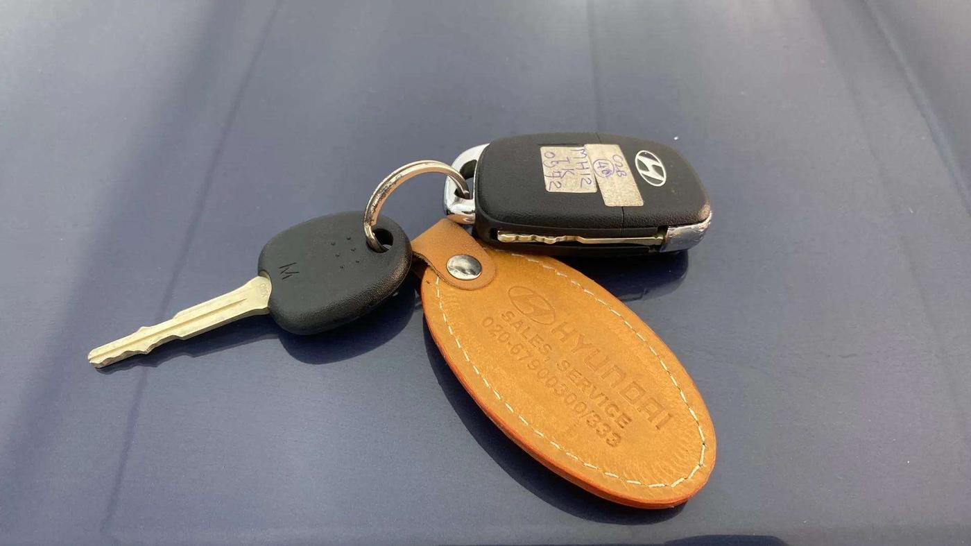 2021 Hyundai VENUE S 1.2, Petrol, Manual, 34,979 km, Key Close Up