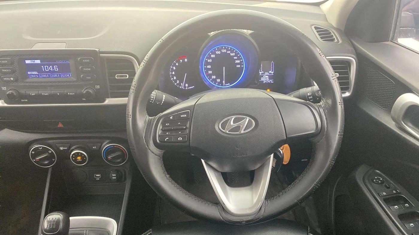 2021 Hyundai VENUE S 1.2, Petrol, Manual, 34,979 km, Steering Wheel Close Up